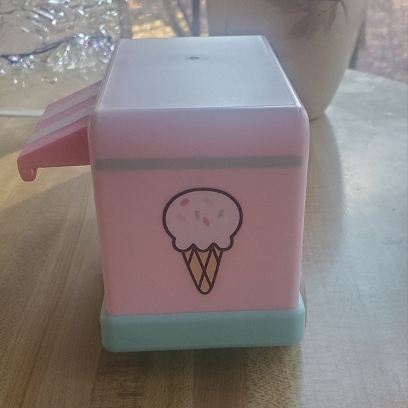 Pusheen Ice Cream Truck - Picture 4 of 8
